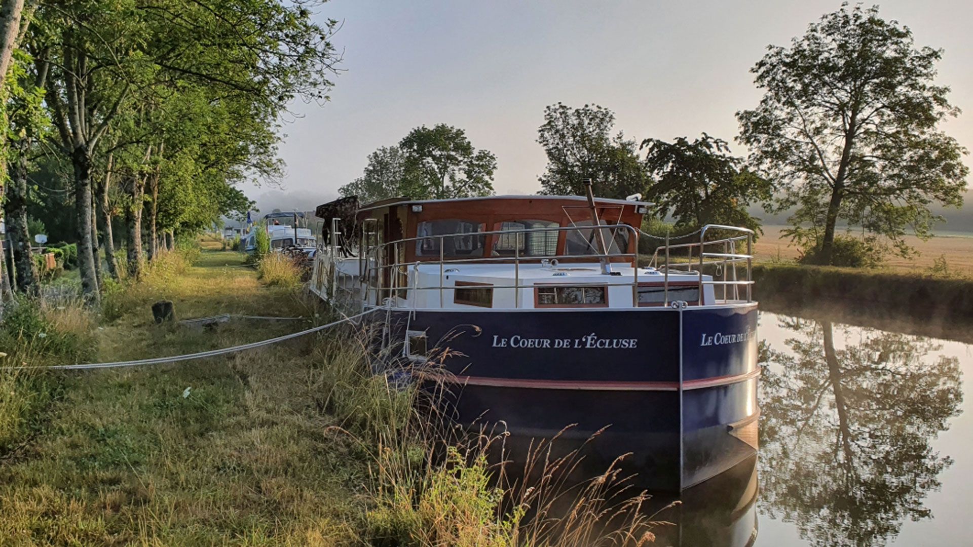 Le bateau côtier LE COEUR DE L'ECLUSE sous pavillon suisse.
